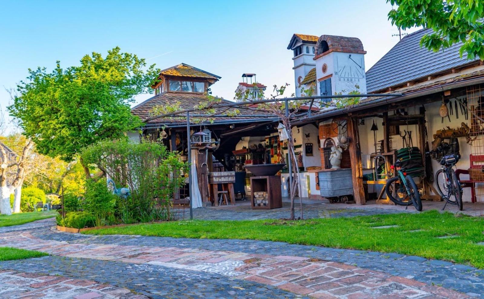 Dvor 13 Hokovce Hotel Exterior photo