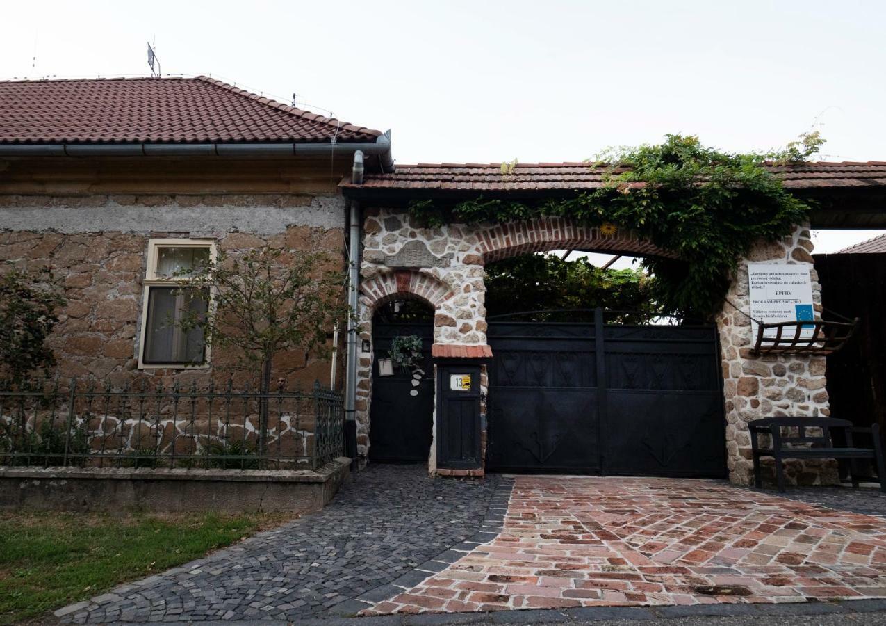 Dvor 13 Hokovce Hotel Exterior photo